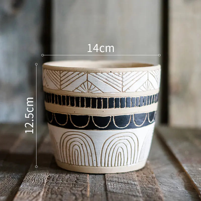 أصيص زهور طويل بنقوش مصرية لتزيين الحديقة