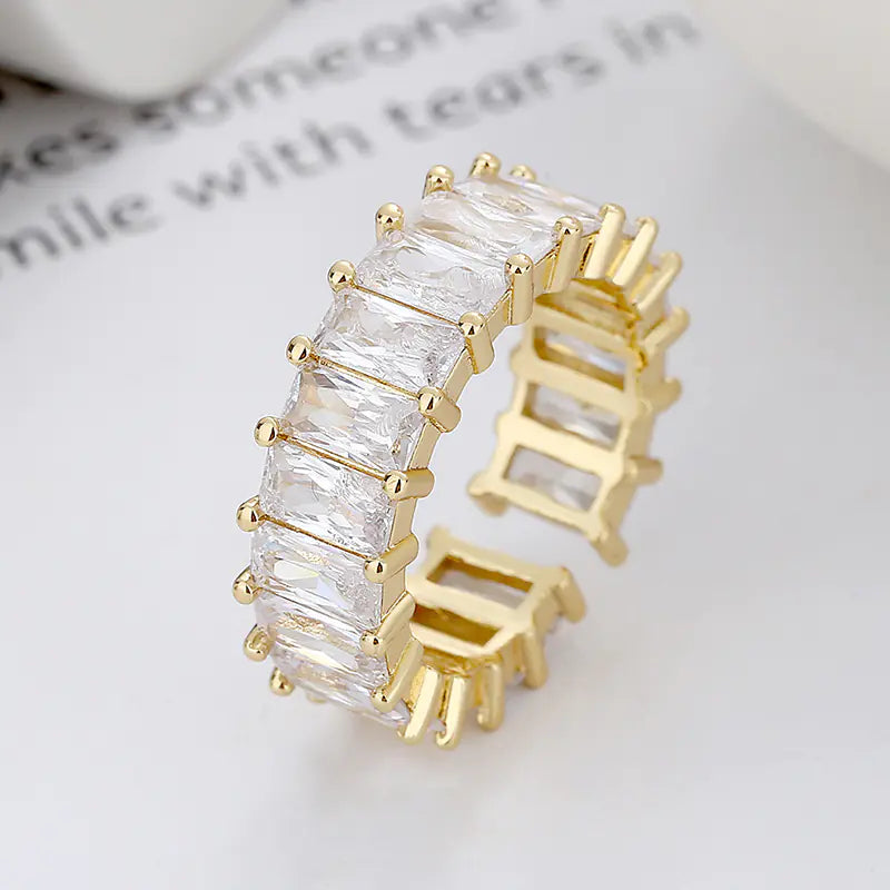 Anillo de cobre con diamantes de moda