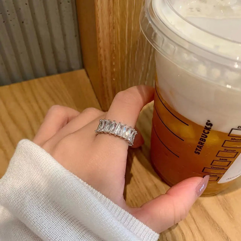 Anillo de cobre con diamantes de moda