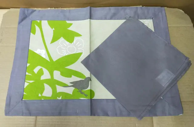 مفارش طعام مع مناديل (4 وحدات)