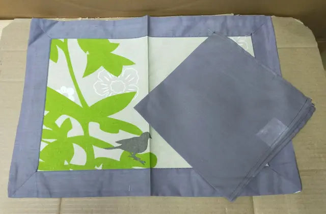 مفارش طعام مع مناديل (4 وحدات)