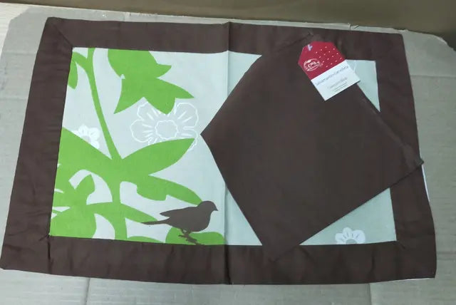 مفارش طعام مع مناديل (4 وحدات)